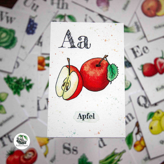 ABC Karten mit liebevoll handgemalten Motiven. Perfekt zum Lernen Spielen und Staunen. Ideal für Kindergarten Vorschule oder Zuhause. Fördert Sprachentwicklung und erstes Lesen. Aus stabilem Premium Papier gedruckt. Praktischer Stoffbeutel inklusive. Natürlich und nachhaltig produziert. Ein besonderes Geschenk für kleine Entdecker. Ohne Plastik ohne Kitsch. Nur echte Illustration mit Herz.